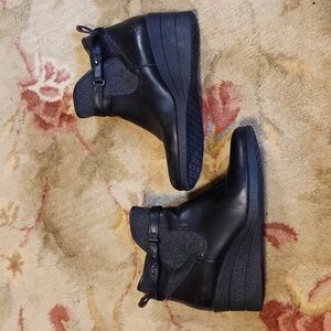 UGG Emalie waterproof wedge ankle bootie, black, size 8